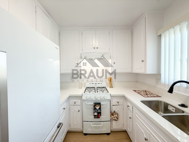 Building Photo - 18350 Napa St