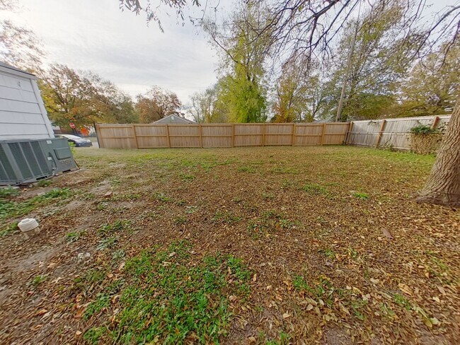 Building Photo - 3 Bedroom Home