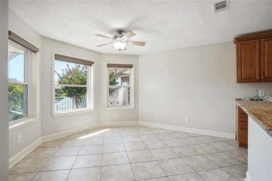 Building Photo - 125 Windward Passage St