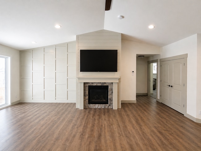 Building Photo - BEAUTIFUL 4 BED 3 BATH HOME IN REXBURG WITH CONNECTED OFFICE & SEPARATE ENTRANCE