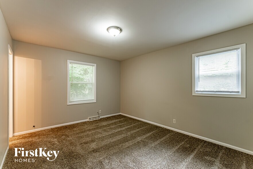 Building Photo - 1770 Lily St