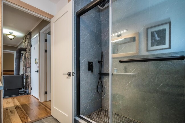 Building Photo - 290 Killington Ave