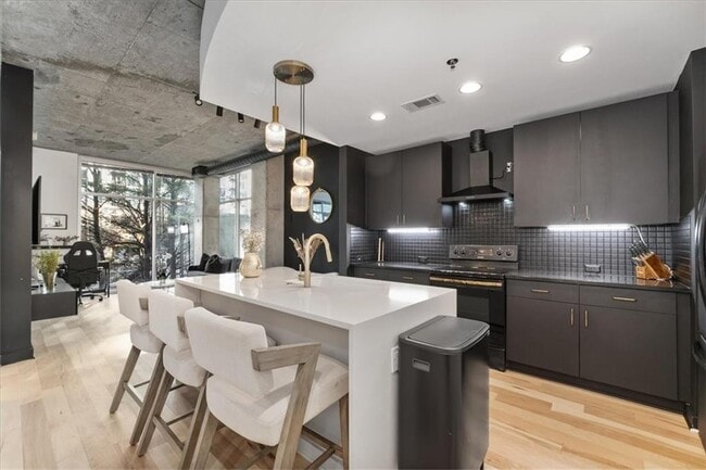 Building Photo - 250 Pharr Rd NE