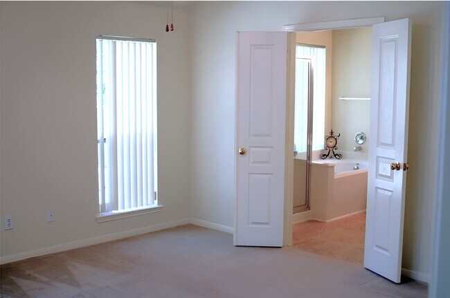 Building Photo - 102 N Holly Laurel Cir