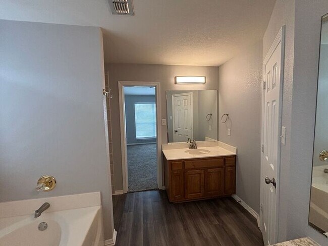 Building Photo - 112 Pepperbush Ln