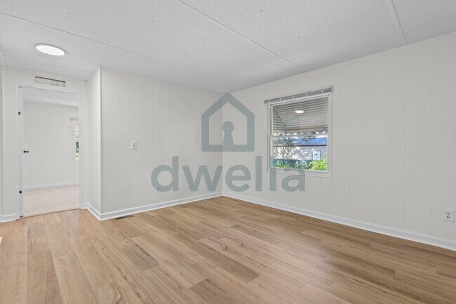 Building Photo - Close to Everything-Lexington! Beautifully Renovated 3-bedroom, 2-bath home in the highly sought-...