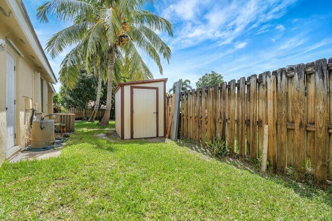 Building Photo - 5340 SW 115th Ave