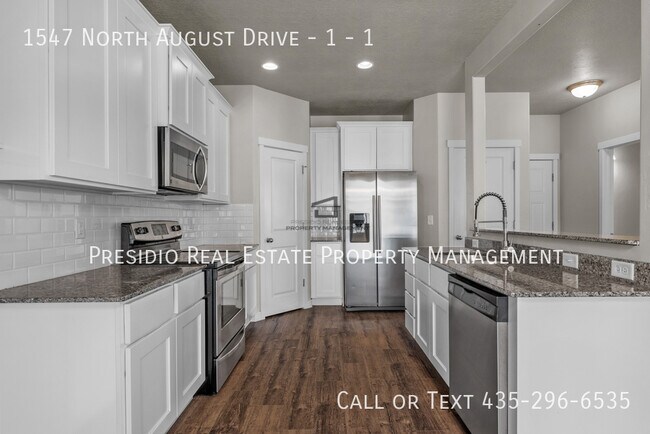 Building Photo - 1547 N August Dr