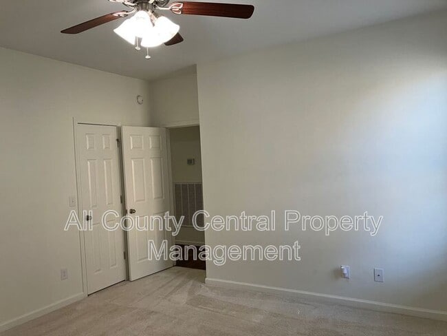 Building Photo - 1001 Aronimink Dr