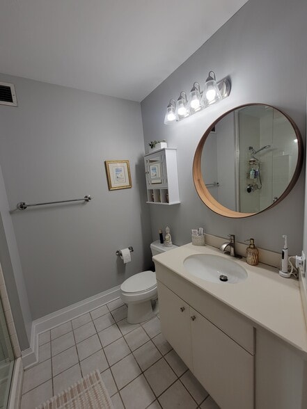 Building Photo - 33 W Ontario St