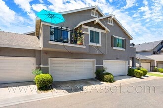 Building Photo - Thoughtfully Designed 3 Bedroom Home with Modern Everyday Comfort
