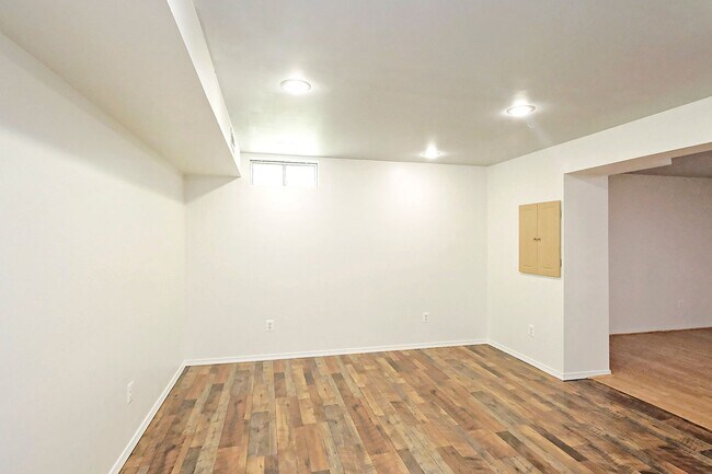 Building Photo - Move-In Ready, Dog-Friendly Preddy Creek Home