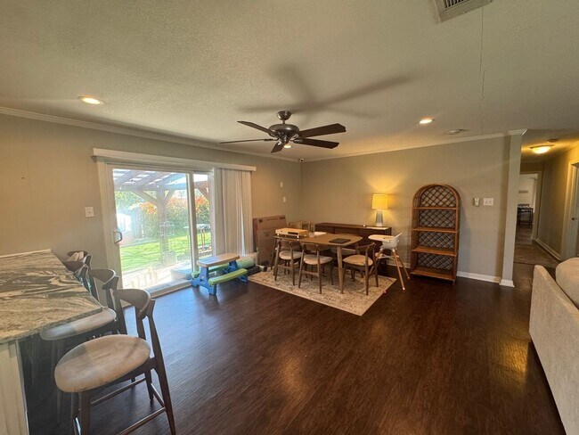 Building Photo - Beautifully Maintained Corner Lot Waco Home