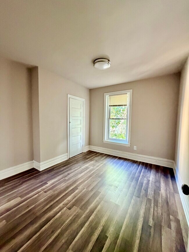 Building Photo - 27 N Edgewood St
