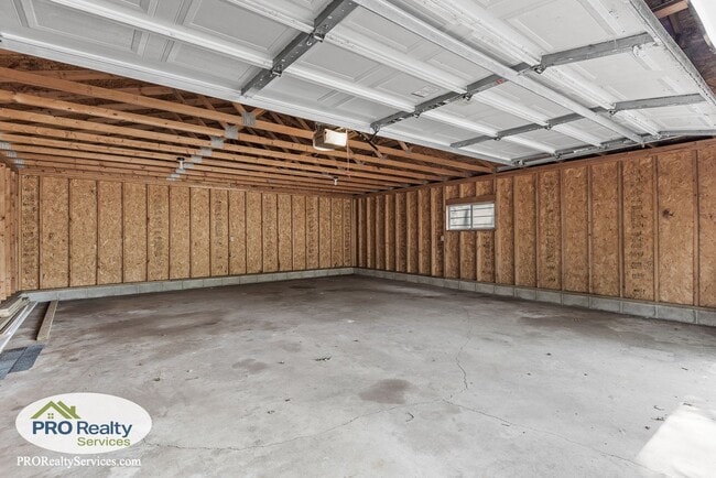 Building Photo - 5 Bedroom Home in Crystal