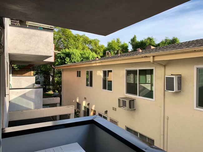 Building Photo - 1425 N Harper Ave