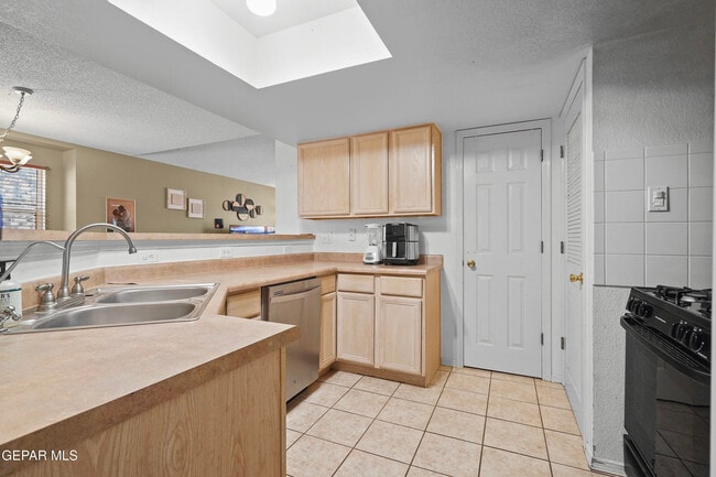 Building Photo - 5009 Cedar Sands Ln