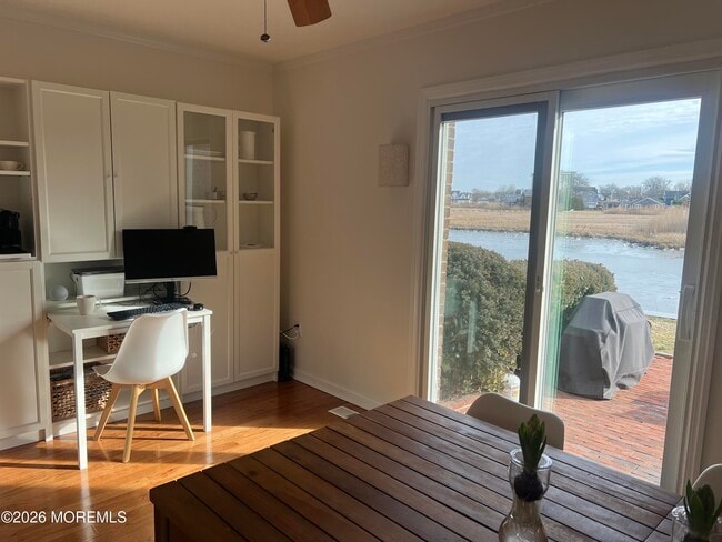 Building Photo - 25 Meadow Ave