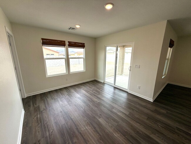 Building Photo - Beautiful 2024 Built 3 Bedroom Home on Cor...