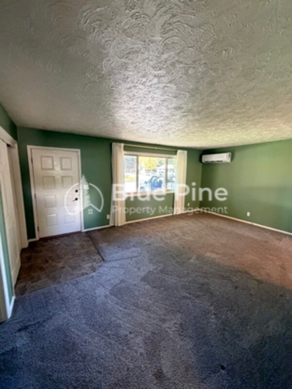 Building Photo - 648 Buckboard Ln