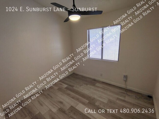 Building Photo - 1024 E Sunburst Ln