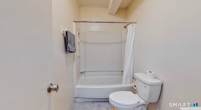 Building Photo - 666 Main St