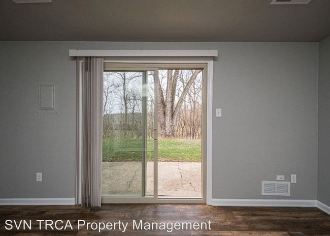 Building Photo - 604 Carriage Hill