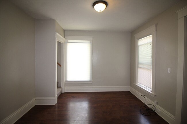 Building Photo - 3 bed -1.5 bath house near GVSU Pew Campus.
