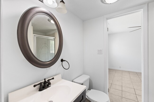Building Photo - 220 W Saltwood Pl