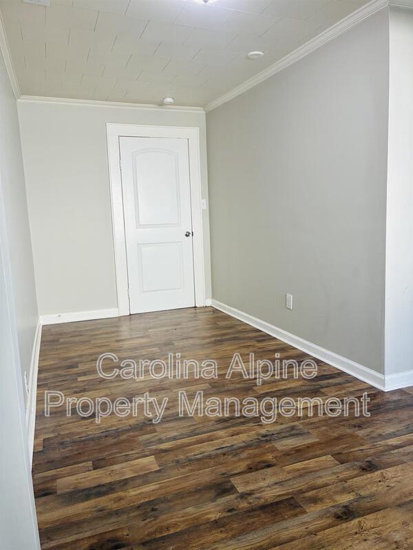 Building Photo - 410 Carolina Ave