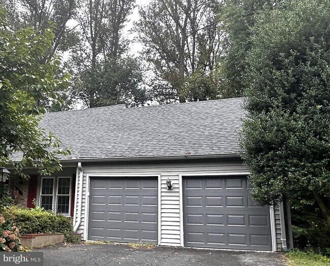 Building Photo - 9612 Whitecedar Ct