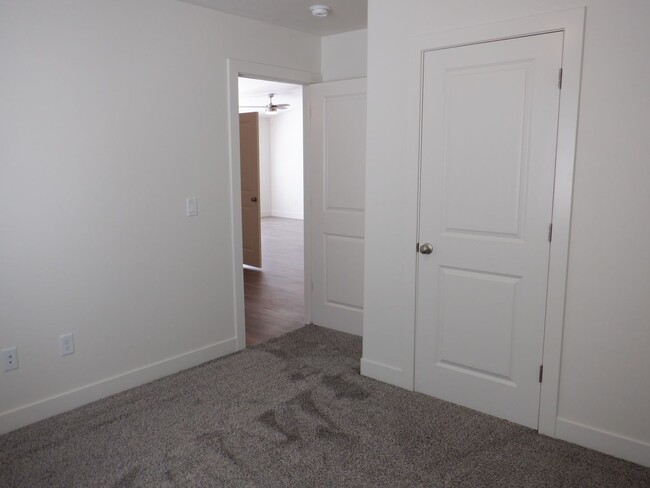 Building Photo - Move-in Discount - 3 bedroom - 2 Bath - Si...