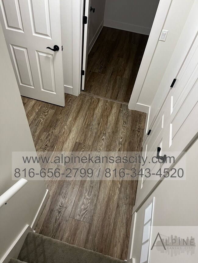 Building Photo - Gorgeous Multi Level Side by Side Split, P...
