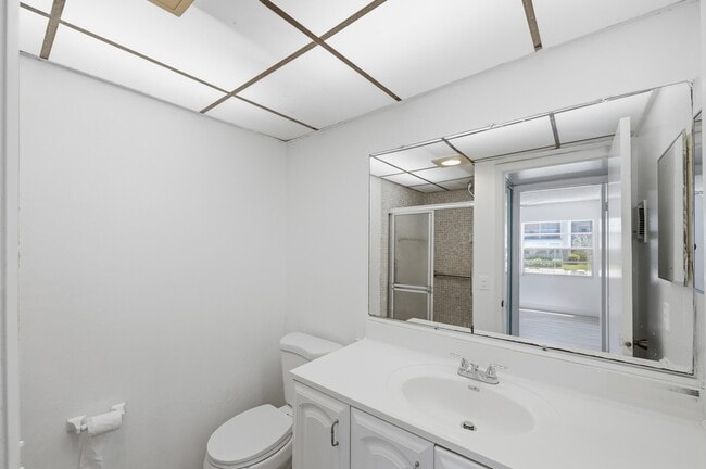 Building Photo - 452 Normandy Ln