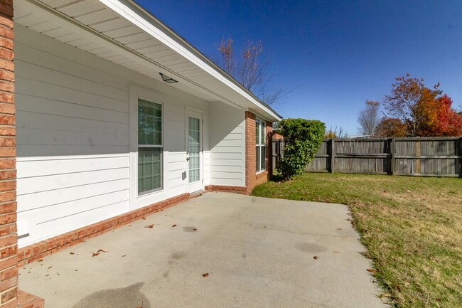 Building Photo - Ranch Near Gate 6