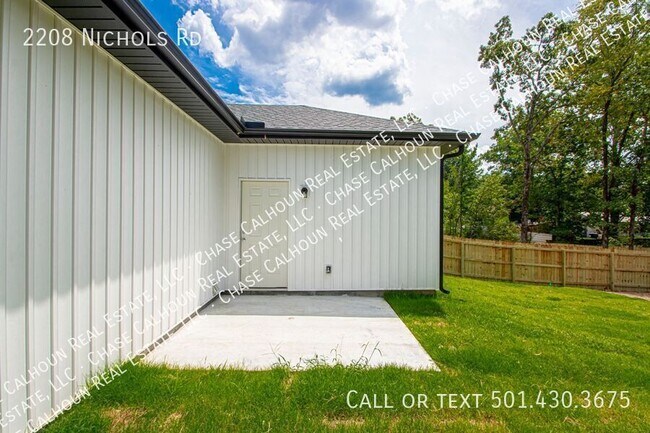 Building Photo - 2208 Nichols Rd