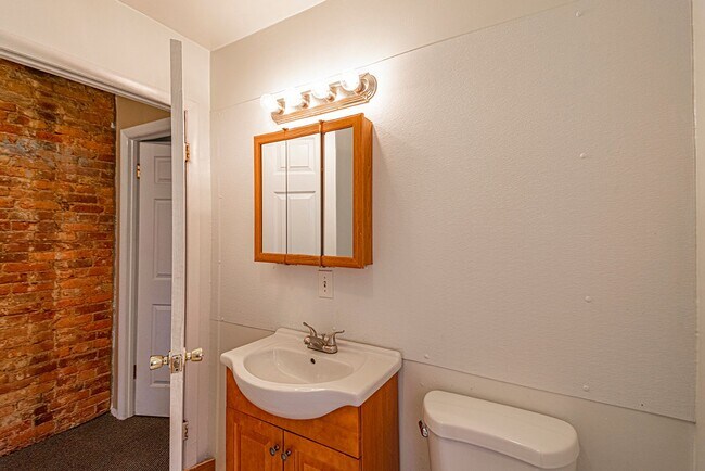 Building Photo - 530 N 32nd St