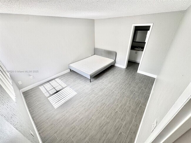 Building Photo - 10400 SW 108th Ave