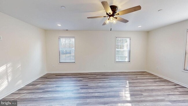 Building Photo - 40750 King Dr