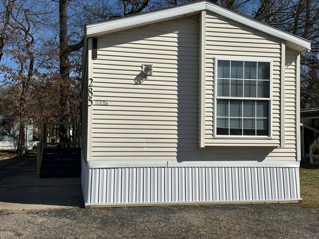 Building Photo - 285 E Birdsall Dr