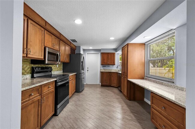 Building Photo - 4612 8th St Ct E