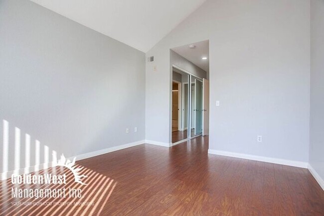 Building Photo - Charming 2Bdm 2Ba Condo in The Venetian Co...