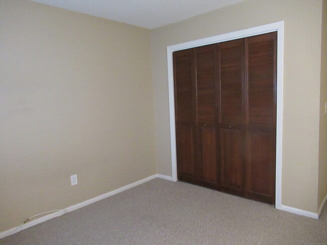 Building Photo - 67 Riverview Dr