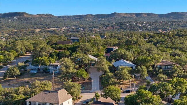 Building Photo - 785 Lake Forest