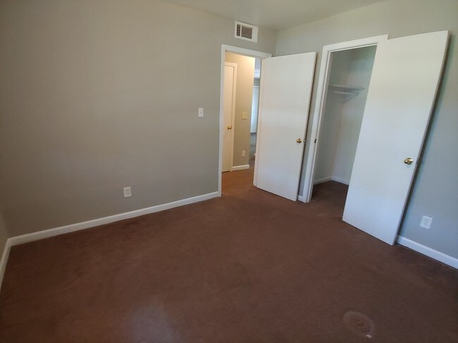 Building Photo - 1630 Line St