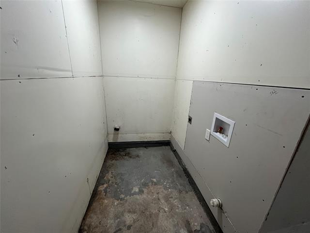 Building Photo - 577 W 6th St