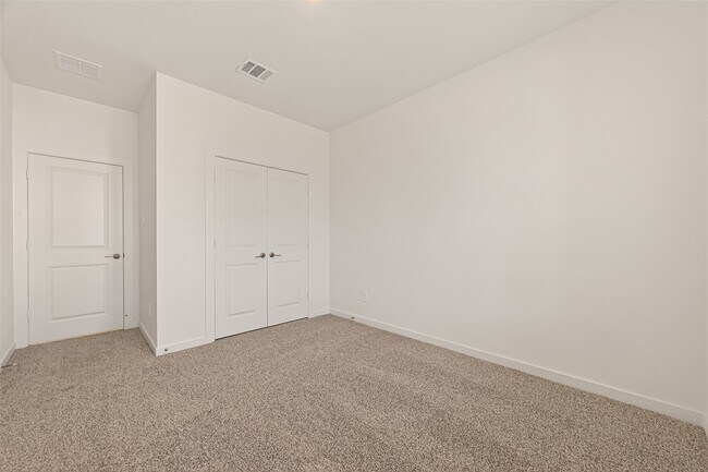 Building Photo - 2819 Red Rosehip Dr