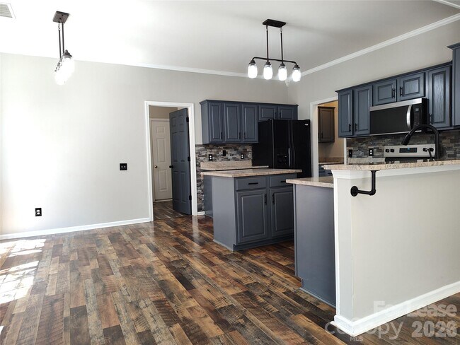 Building Photo - 4018 Manor House Dr