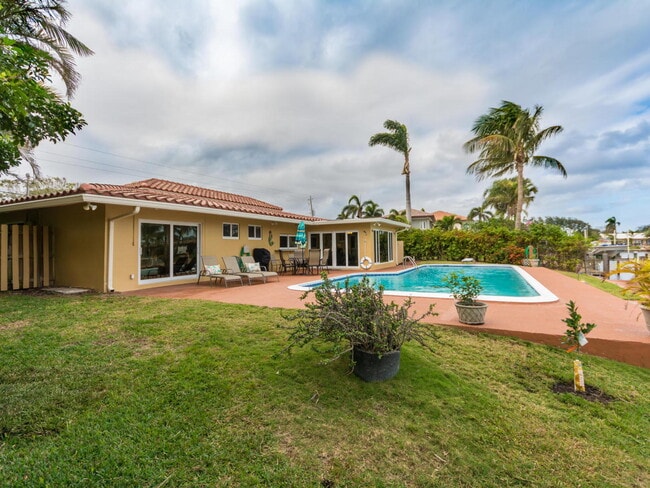 Building Photo - 4930 NE 27th Ave