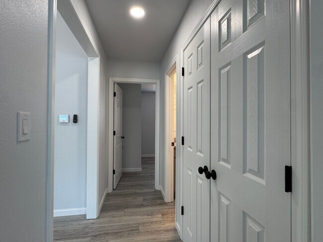Building Photo - 410 W Front St